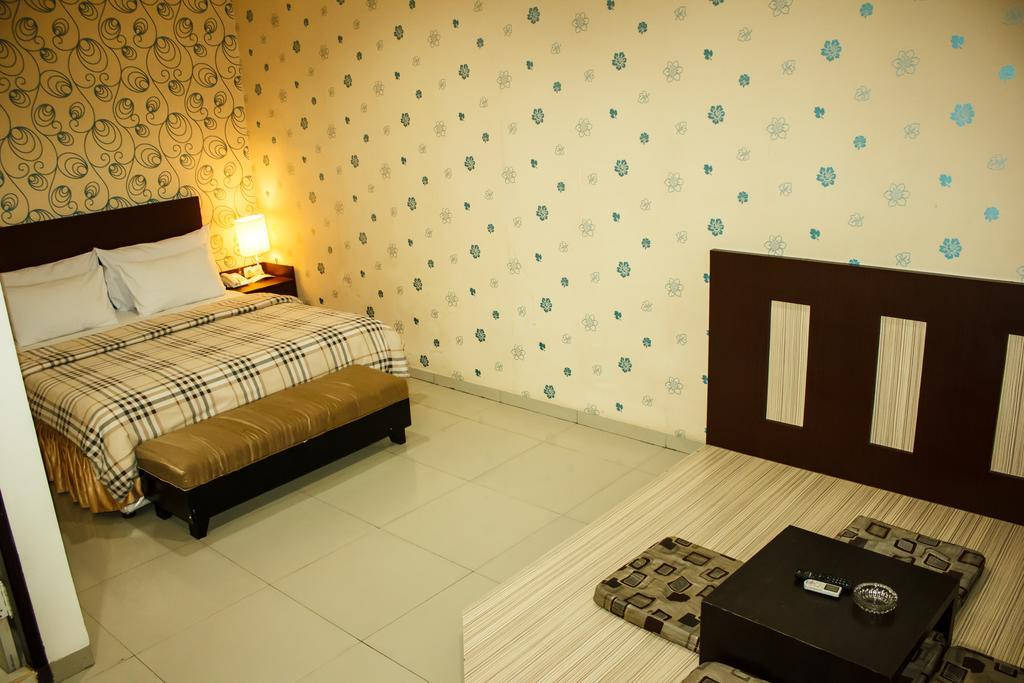 Vindhika Hotel Makasar Zewnętrze zdjęcie