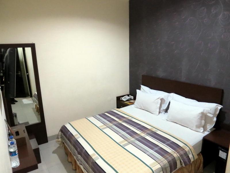 Vindhika Hotel Makasar Pokój zdjęcie