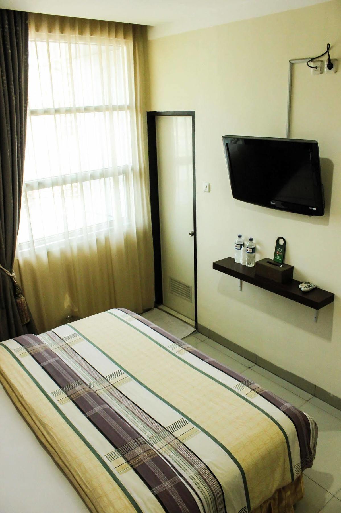 Vindhika Hotel Makasar Zewnętrze zdjęcie