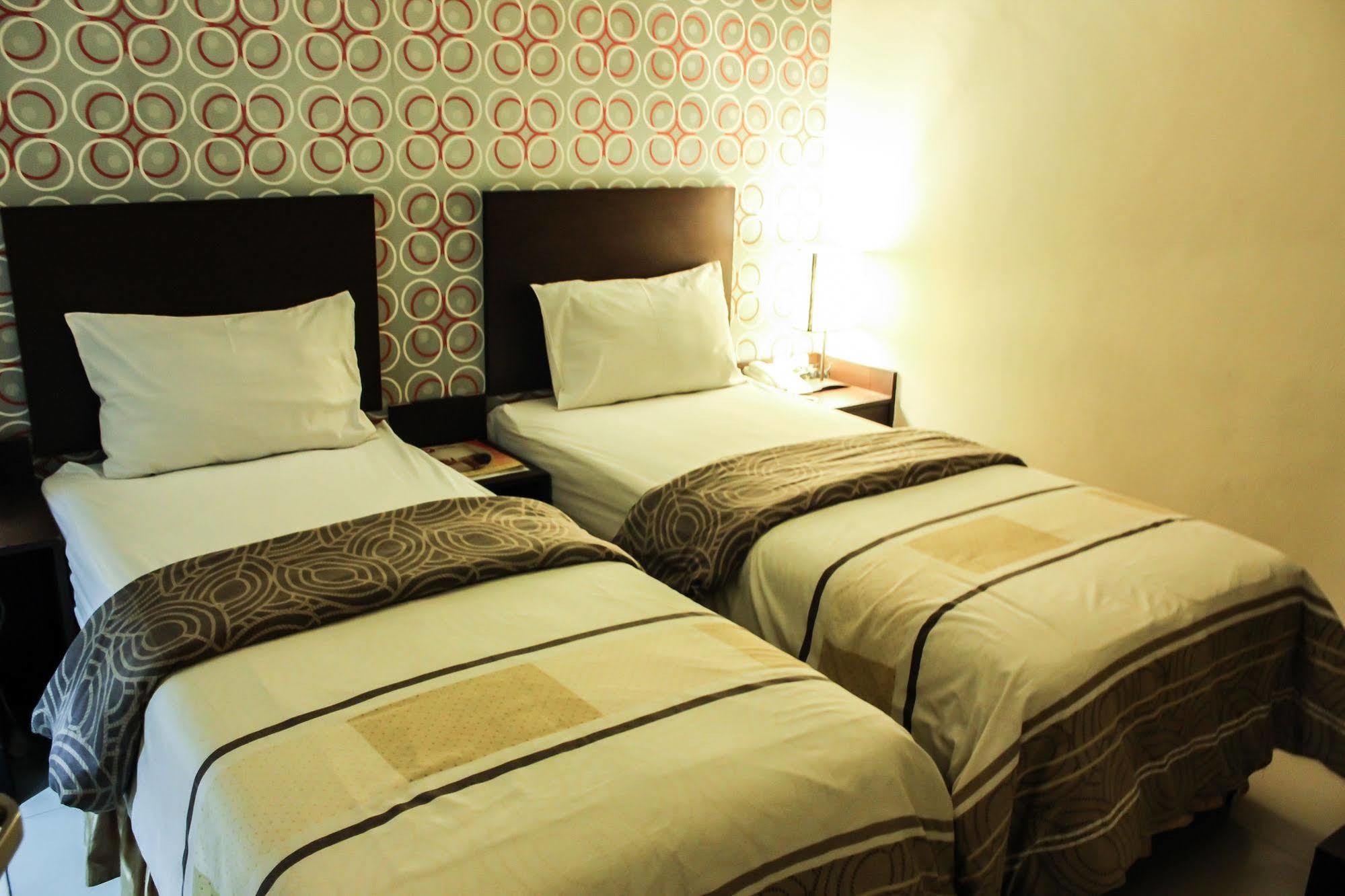 Vindhika Hotel Makasar Zewnętrze zdjęcie