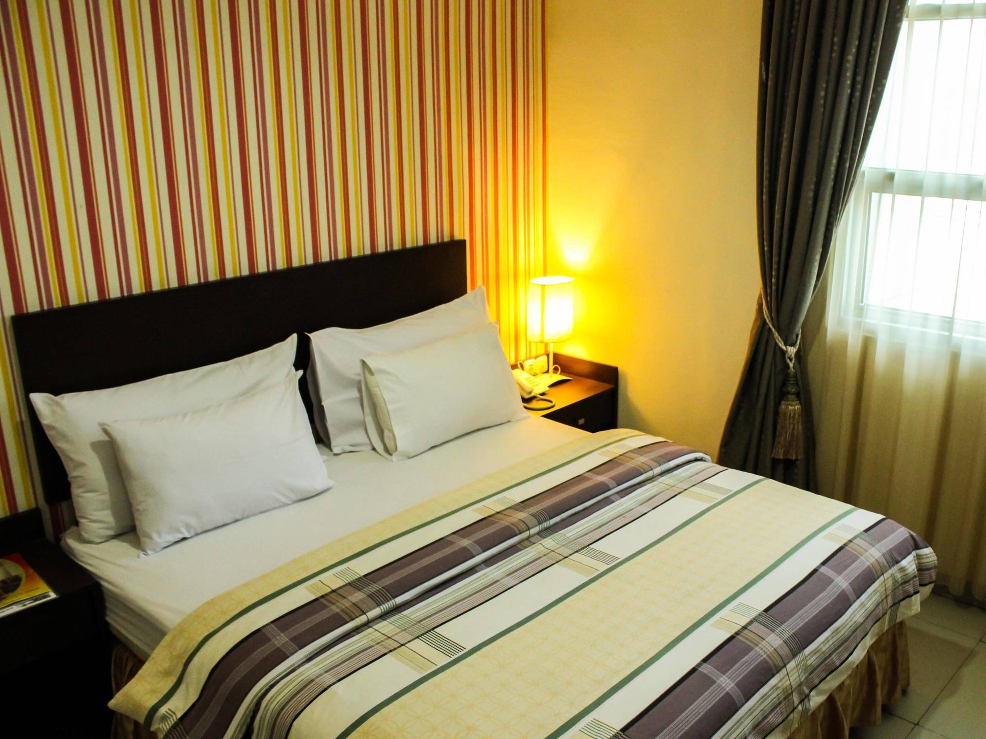 Vindhika Hotel Makasar Zewnętrze zdjęcie