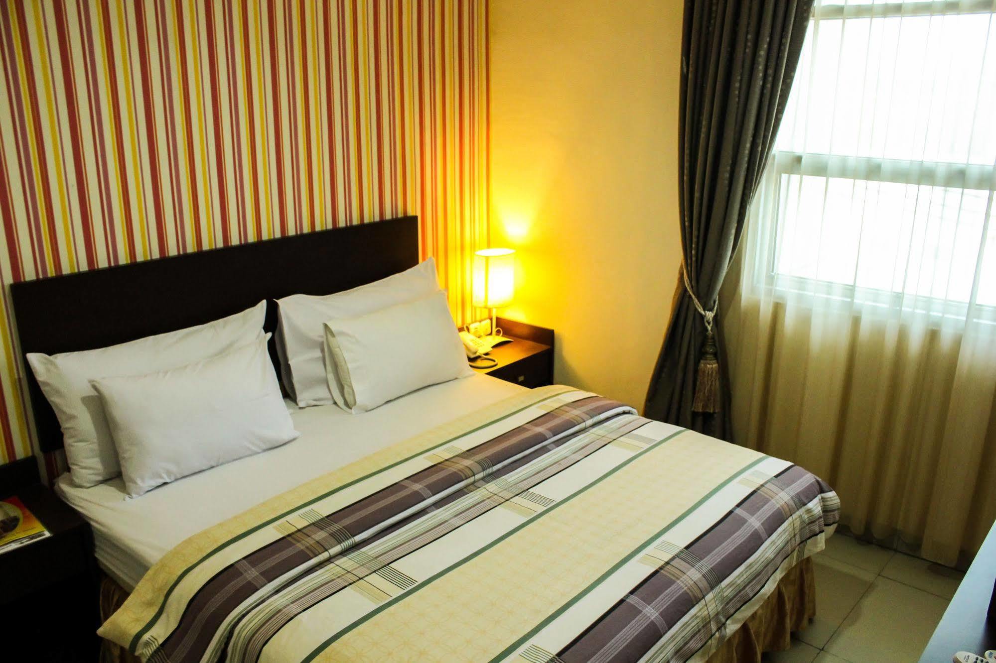 Vindhika Hotel Makasar Zewnętrze zdjęcie