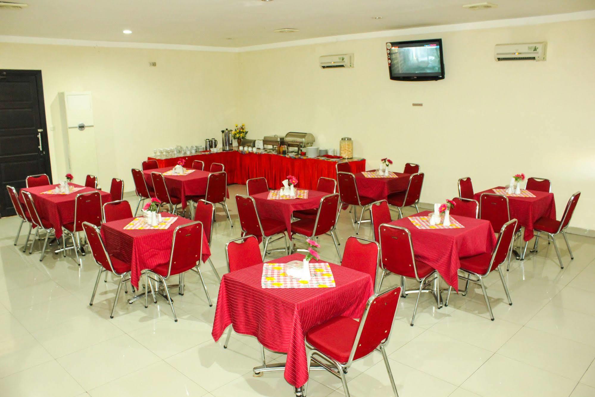 Vindhika Hotel Makasar Zewnętrze zdjęcie